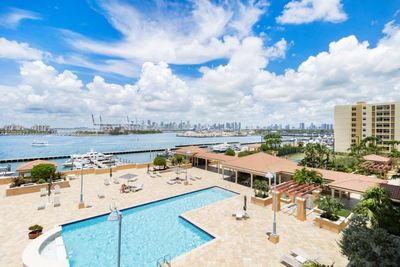 902 - 90 Alton Rd, Condo with 2 bedrooms, 2 bathrooms and null parking in Miami Beach FL | Image 3