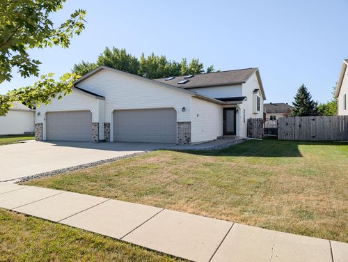 707 14th Ave E, West Fargo, ND, 58078-4047 | Card Image