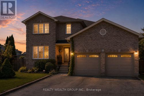 32 Reynolds Lane, Barrie (Edgehill Drive), ON, L4N0P9 | Card Image