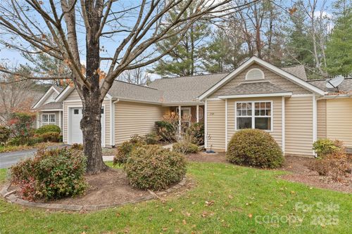 264 Charlestown Dr, Hendersonville, NC, 28792-3536 | Card Image