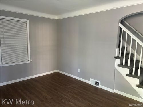19331 Hoover St, Detroit, MI, 48205-2136 | Card Image