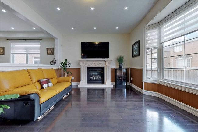 10 Gosling St, House other with 4 bedrooms, 5 bathrooms and 7 parking in Brampton ON | Image 8