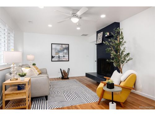 402 Ursula St, Aurora, CO, 80011-8516 | Card Image