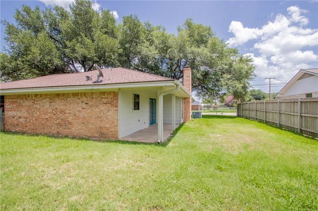923 N Hull St, House other with 3 bedrooms, 2 bathrooms and null parking in Caldwell TX | Image 20