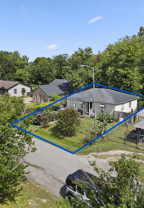 5101 Pederson St, Houston, TX, 77033-3244 | Card Image