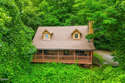 559 Crest Rd, Gatlinburg, TN, 37738-5629 | Card Image