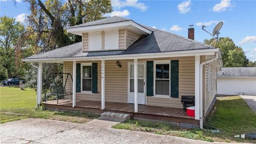 7596 Broad St, Rural Hall, NC, 27045-9622 | Card Image