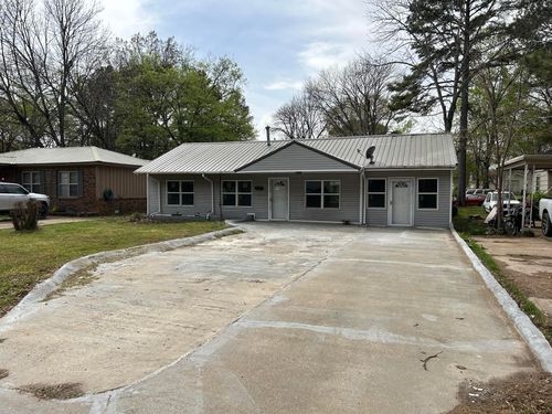 321 Forrest Dr, Newport, AR, 72112-4024 | Card Image