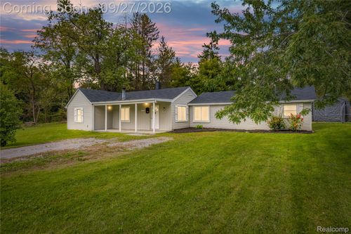 8285 Pilgrim, Washington Twp, MI, 48094-2919 | Card Image