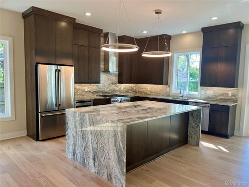 3711 Hampton Blvd, Royal Oak, MI, 48073-2105 | Card Image