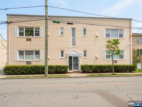 325 1st St, Carlstadt, NJ, 07072-1117 | Card Image