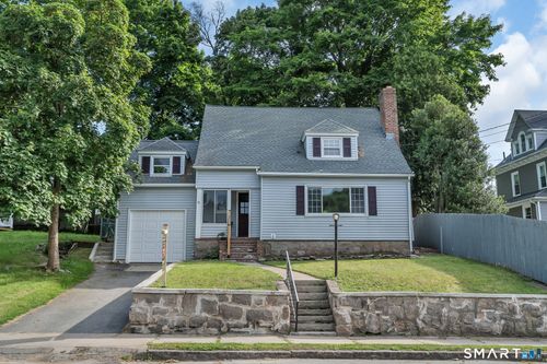30 Crest St, New London, CT, 06320-5321 | Card Image