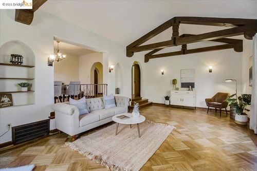 882 Alma Pl, Oakland, CA, 94610-2546 | Card Image