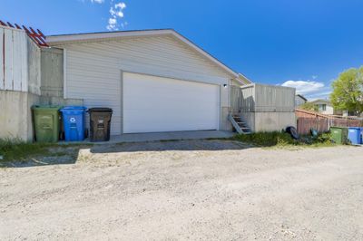 51 Sandstone Rise Nw, House other with 3 bedrooms, 2 bathrooms and 2 parking in Calgary AB | Image 3