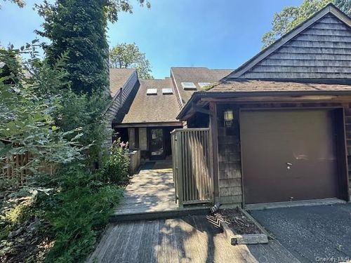 102 Pepperidge Lake Rd, Eastport, NY, 11941-1130 | Card Image