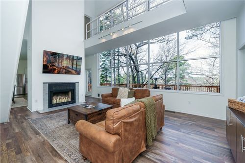 1 Drennon Dr, Eureka Springs, AR, 72632-9771 | Card Image