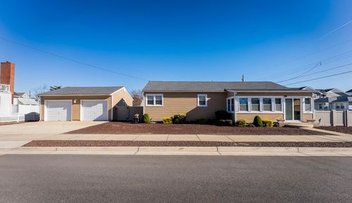 211 E Cardinal Rd, Wildwood Crest, NJ, 08260-4209 | Card Image