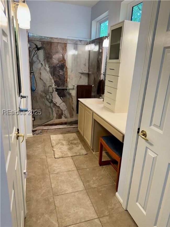 custom shower m/suite | Image 41