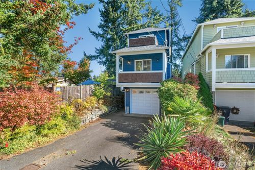 14348 Wallingford Ave N, Seattle, WA, 98133-7250 | Card Image