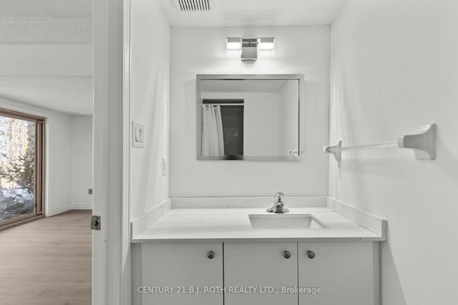 9 Evergreen Crt, Condo with 3 bedrooms, 3 bathrooms and 1 parking in Barrie ON | Image 28