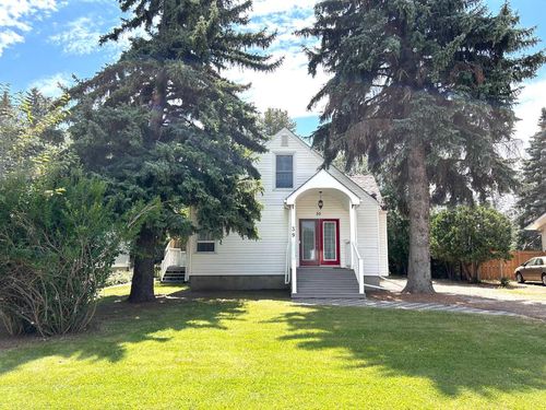 39 Fairview Avenue E, Brooks, AB, T1R0N8 | Card Image