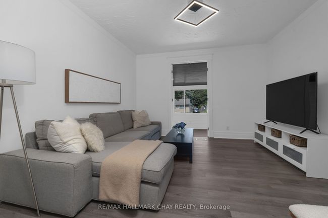 7 Napier St, House other with 3 bedrooms, 1 bathrooms and 7 parking in Barrie ON | Image 9