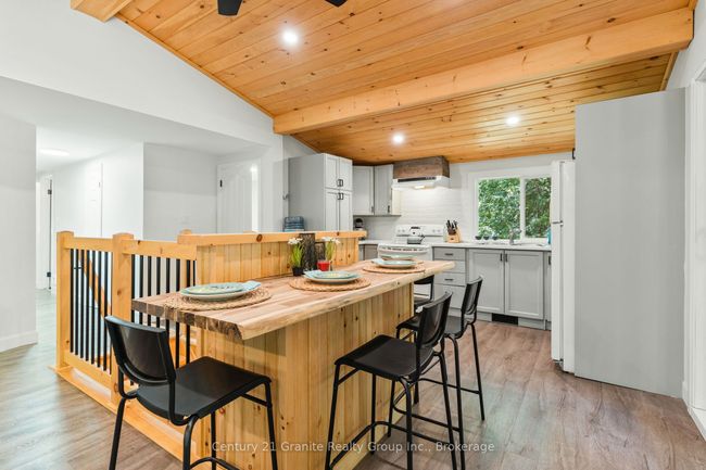 10979 Highway 118, House other with 3 bedrooms, 1 bathrooms and 8 parking in Algonquin Highlands ON | Image 6