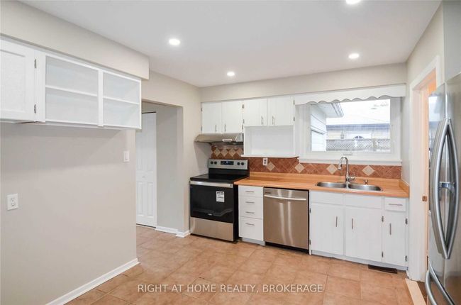 29 Clark Rd, House other with 3 bedrooms, 2 bathrooms and 3 parking in Ajax ON | Image 4