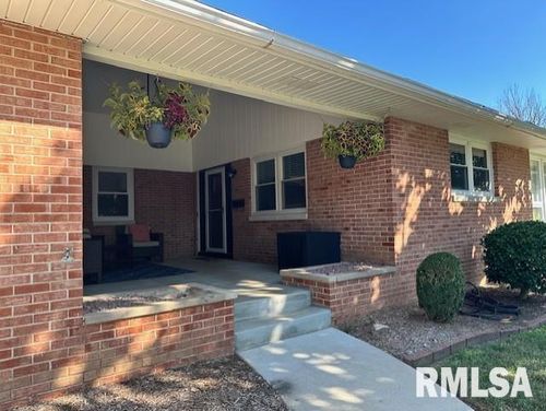 1 Terry Ct, Jacksonville, IL, 62650-2646 | Card Image