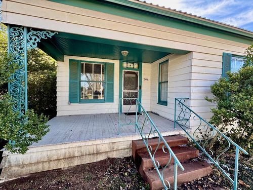 206 Bishop St, Smithville, TX, 78957-2004 | Card Image