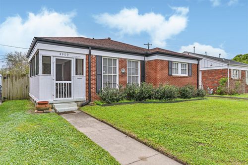 4909 Travis Dr, Galveston, TX, 77551-4574 | Card Image