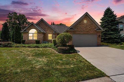 43815 Columbia Dr, Clinton Township, MI, 48038-1325 | Card Image