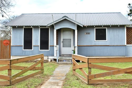 1221 Giddings St, Lexington, TX, 78947-9600 | Card Image