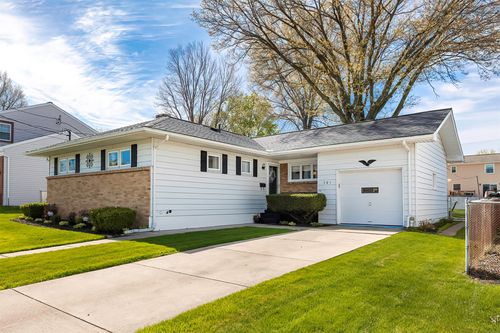 701 Pin Oak Dr, Erie, PA, 16504-2221 | Card Image