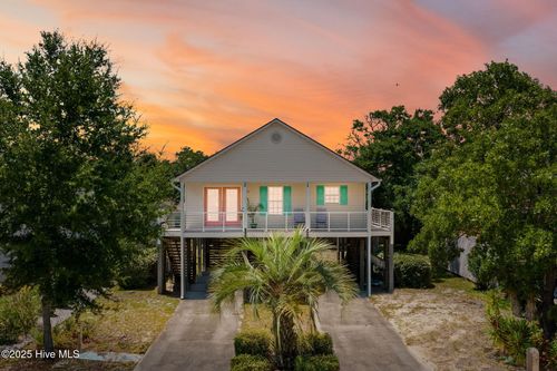 113 Nw 10th St, Oak Island, NC, 28465-7018 | Card Image