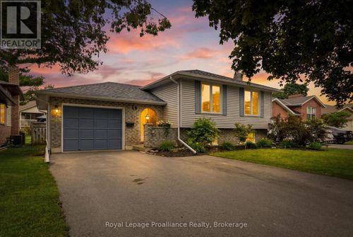 40 Springbrook Crescent, Belleville (Belleville Ward), ON, K8P5B8 | Card Image