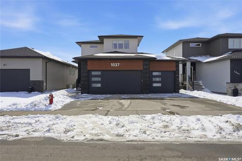 1037 Maplewood Dr, Moose Jaw, SK, S6J0E4 | Card Image