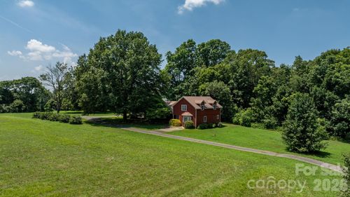 2097 Hermit Trl, Newton, NC, 28658-8632 | Card Image