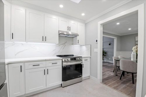 8 Fairway Pl, Cold Spring Harbor, NY, 11724-1606 | Card Image