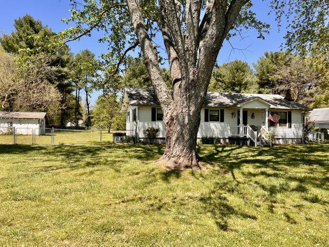 1112 Cumberland St, House other with 3 bedrooms, 2 bathrooms and 8 parking in Decherd TN | Image 5