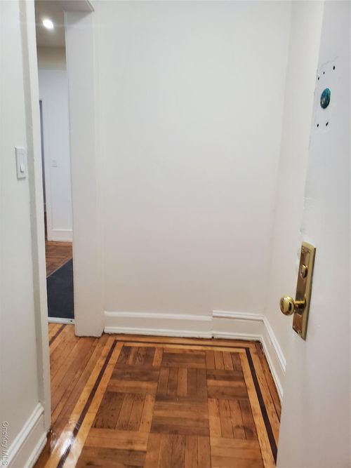 apt-34-3750 86th St, Jackson Heights, NY, 11372-7441 | Card Image