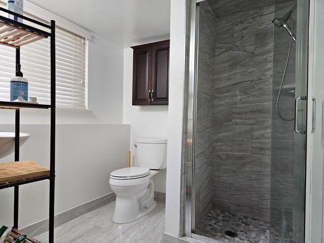 Full bath with shower (Lower) | Image 23