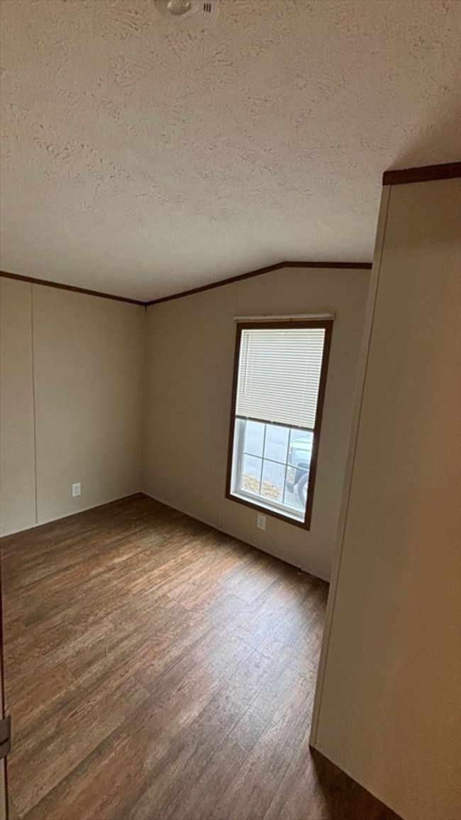47 - 557 Sw Cutoff, House other with 2 bedrooms, 1 bathrooms and 2 parking in Worcester MA | Image 4