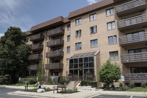 d306-1910 Chestnut Ave, Glenview, IL, 60025-1656 | Card Image