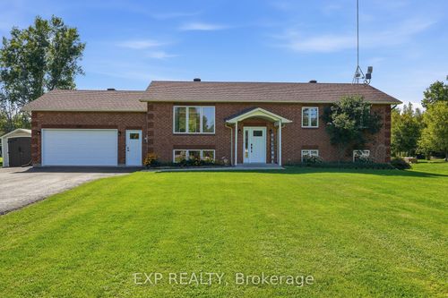 120 St Thomas Road, Russell, ON, K0A3H0 | Card Image