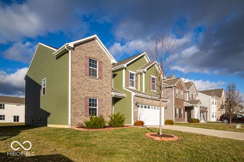 834 Blue Ash Trl, Greenwood, IN, 46143-5568 | Card Image