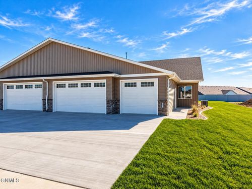 213 Kamrose Dr, Bismarck, ND, 58504-5526 | Card Image