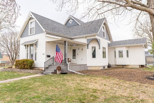 621 W Jefferson St, Winterset, IA, 50273-1621 | Card Image