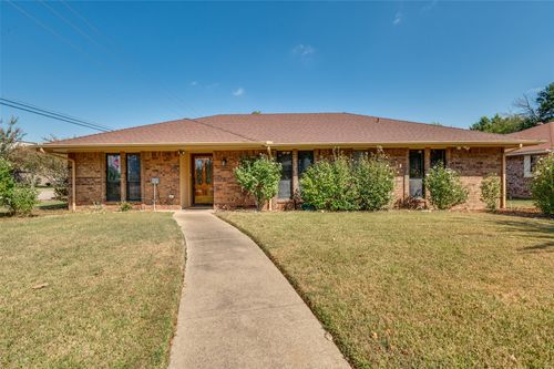 103 Meadowcreek Dr, Duncanville, TX, 75137-4543 | Card Image