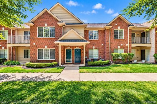 12121 Hidden View Ct, Utica, MI, 48315-5922 | Card Image